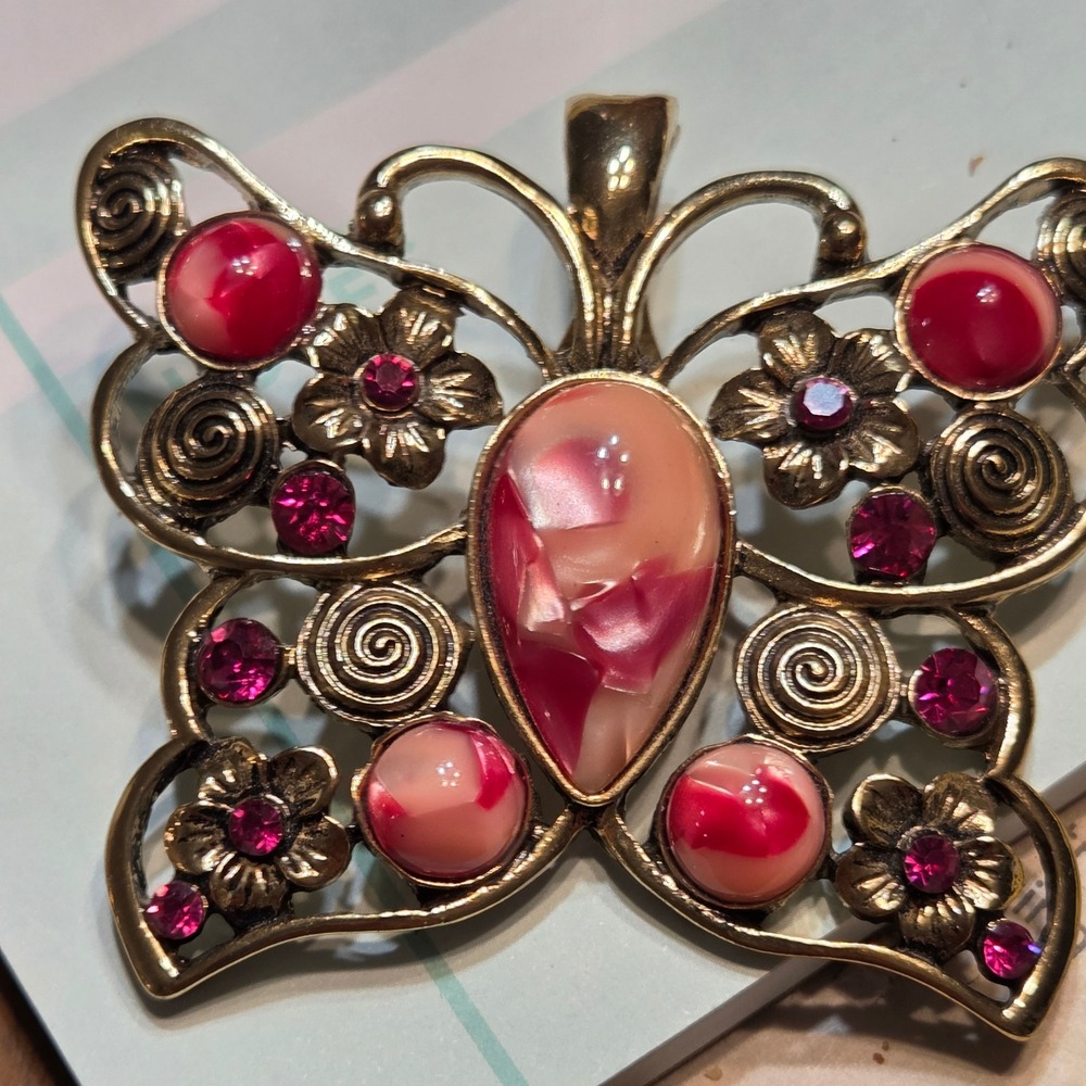RMN Vintage Gold Tone Pink Butterfly Magnetic Clip Pendant Rhinestone Cabochon